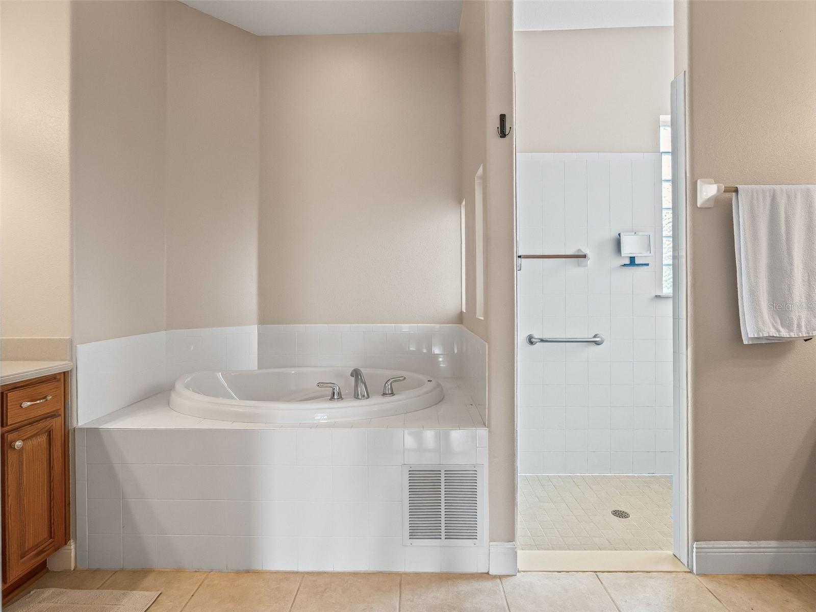 Image 25 of 46 For 5236 Island Terrace Court