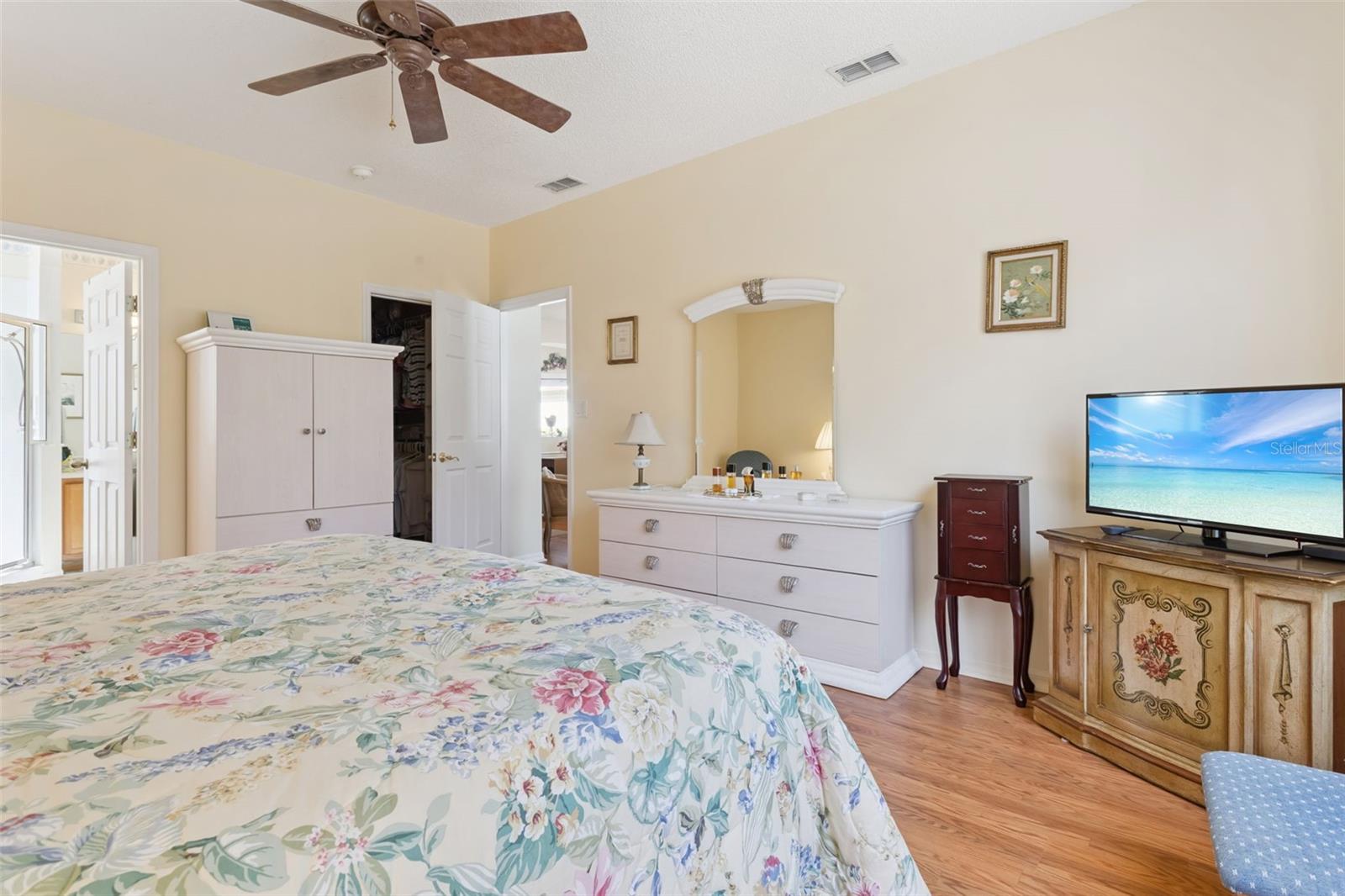 Image 13 of 41 For 25239 Cranes Roost Circle