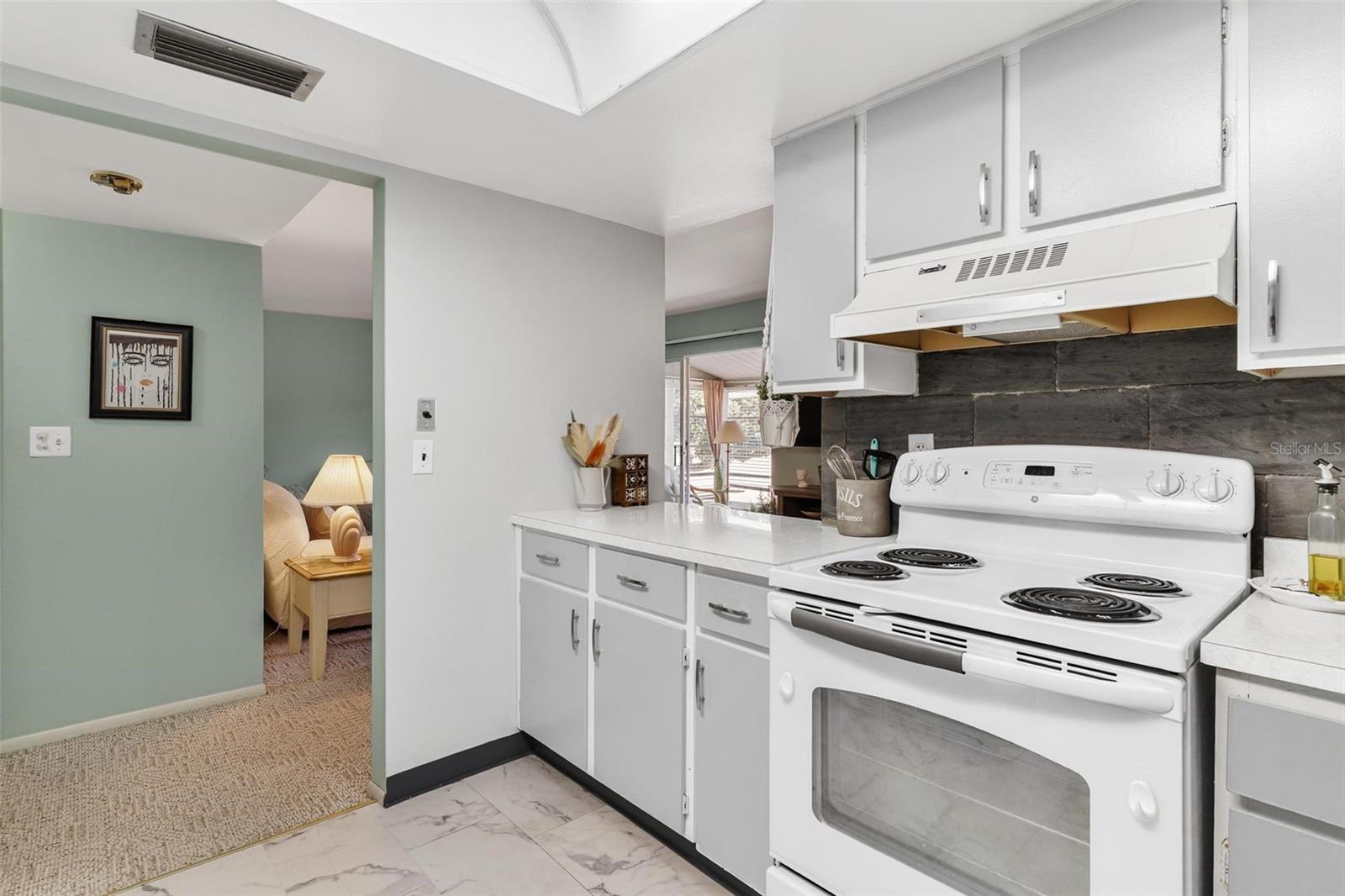 Image 16 of 37 For 574 Midway Drive B