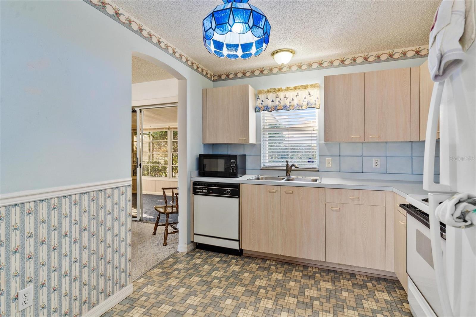 Image 10 of 39 For 620 Prado Drive