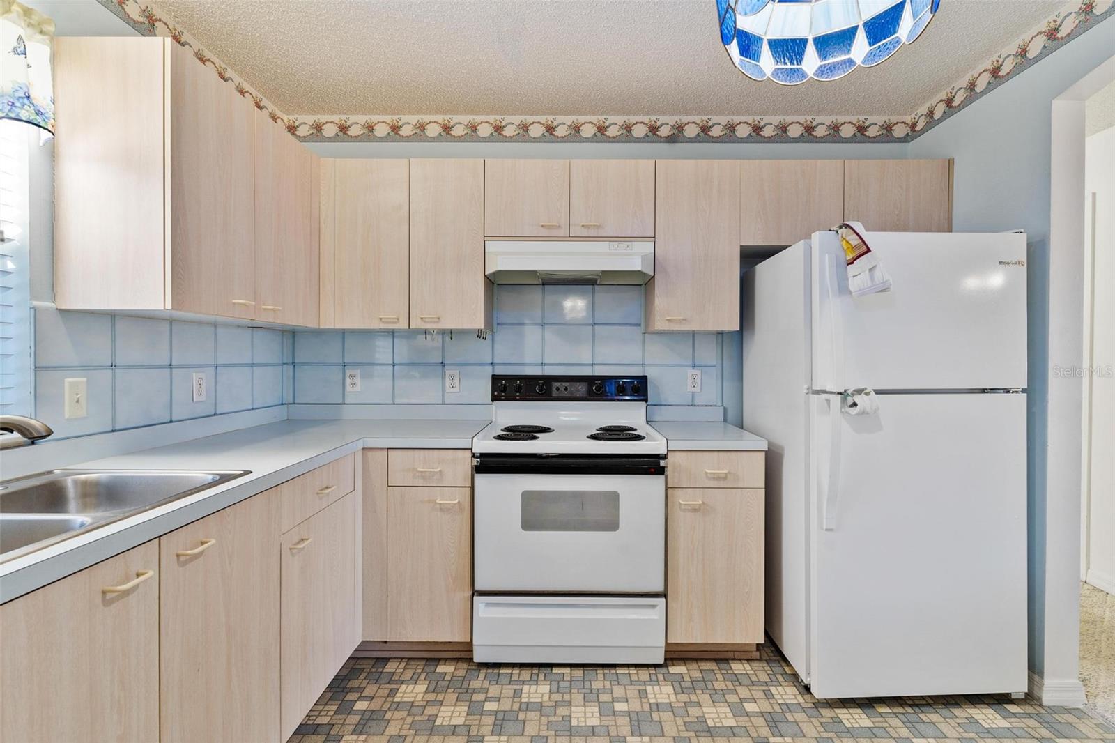 Image 13 of 39 For 620 Prado Drive