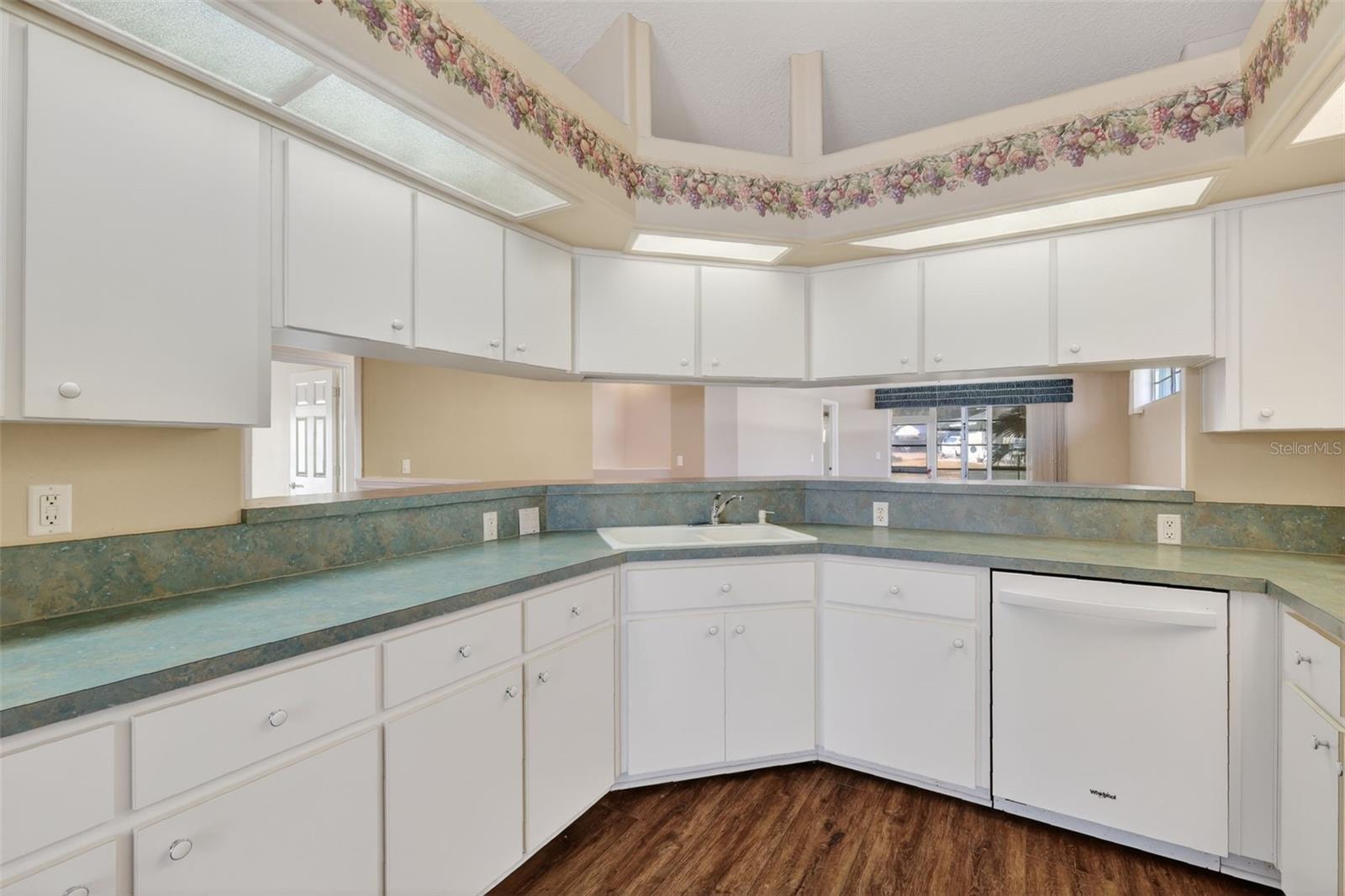 Image 23 of 68 For 21743 King John Street