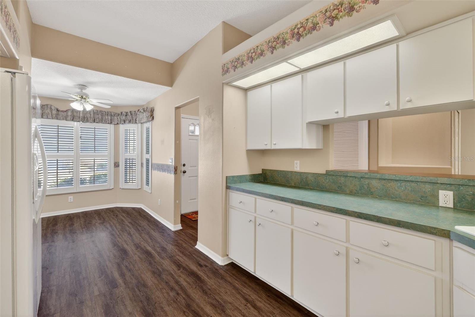 Image 24 of 68 For 21743 King John Street