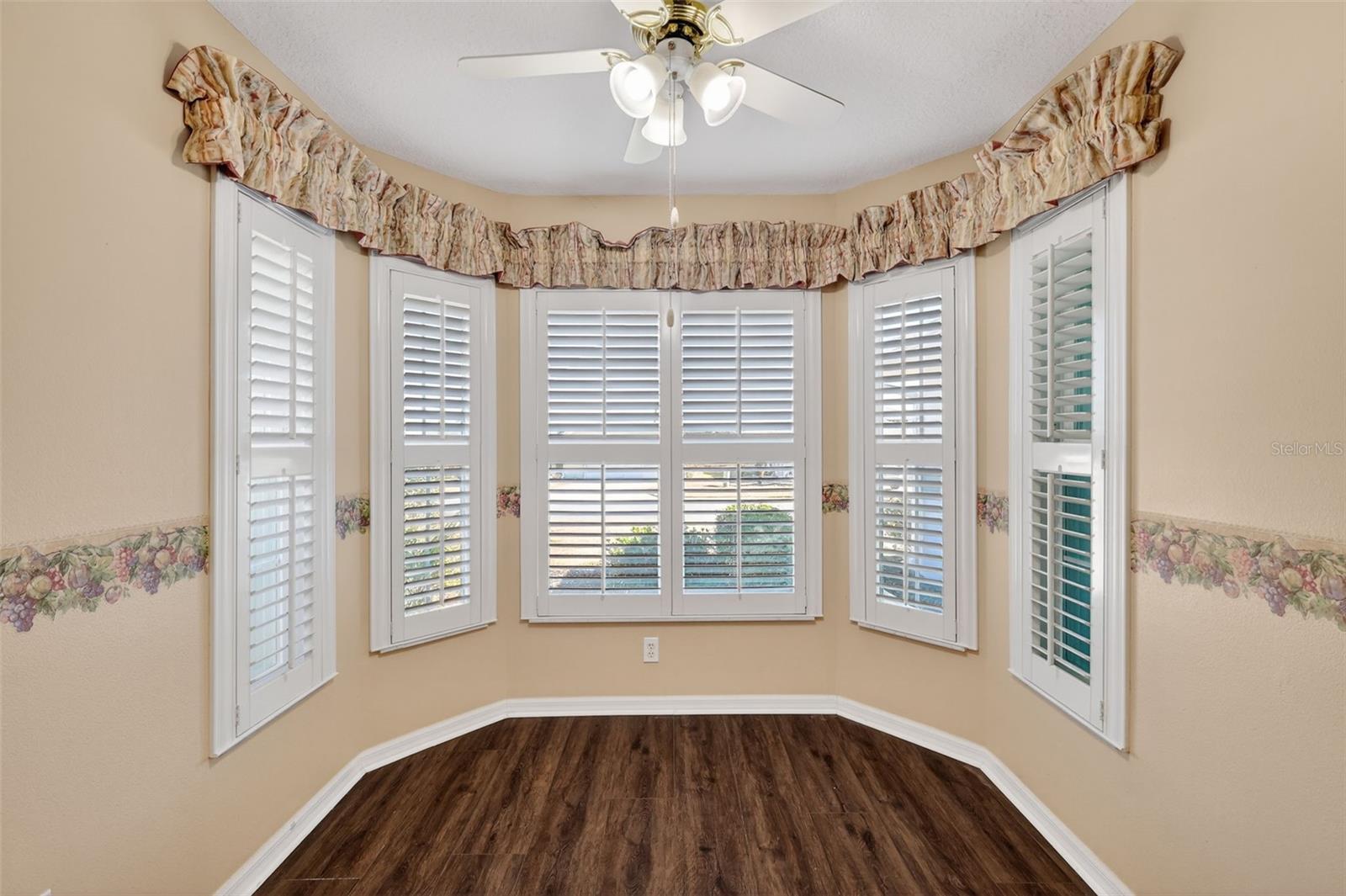 Image 26 of 68 For 21743 King John Street