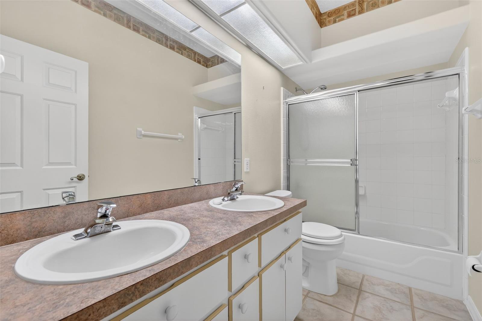 Image 39 of 68 For 21743 King John Street