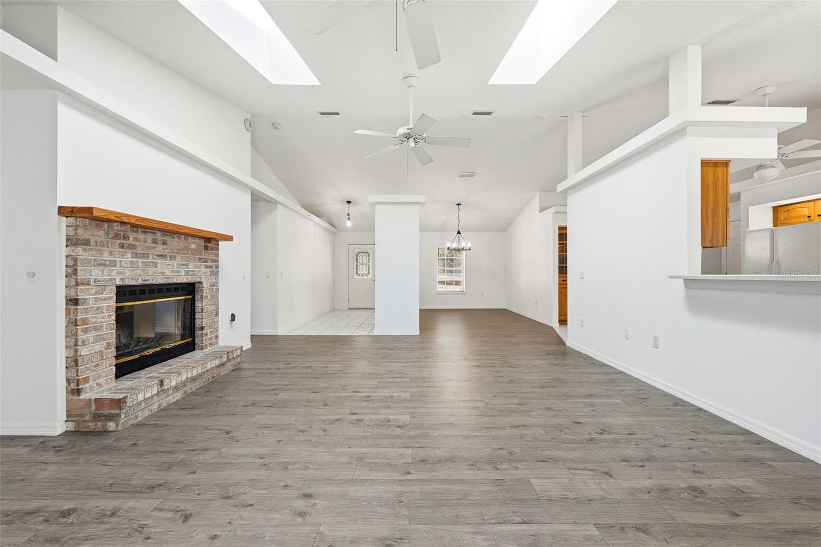 Listing photo id 9 for 36841 Reserve Drive