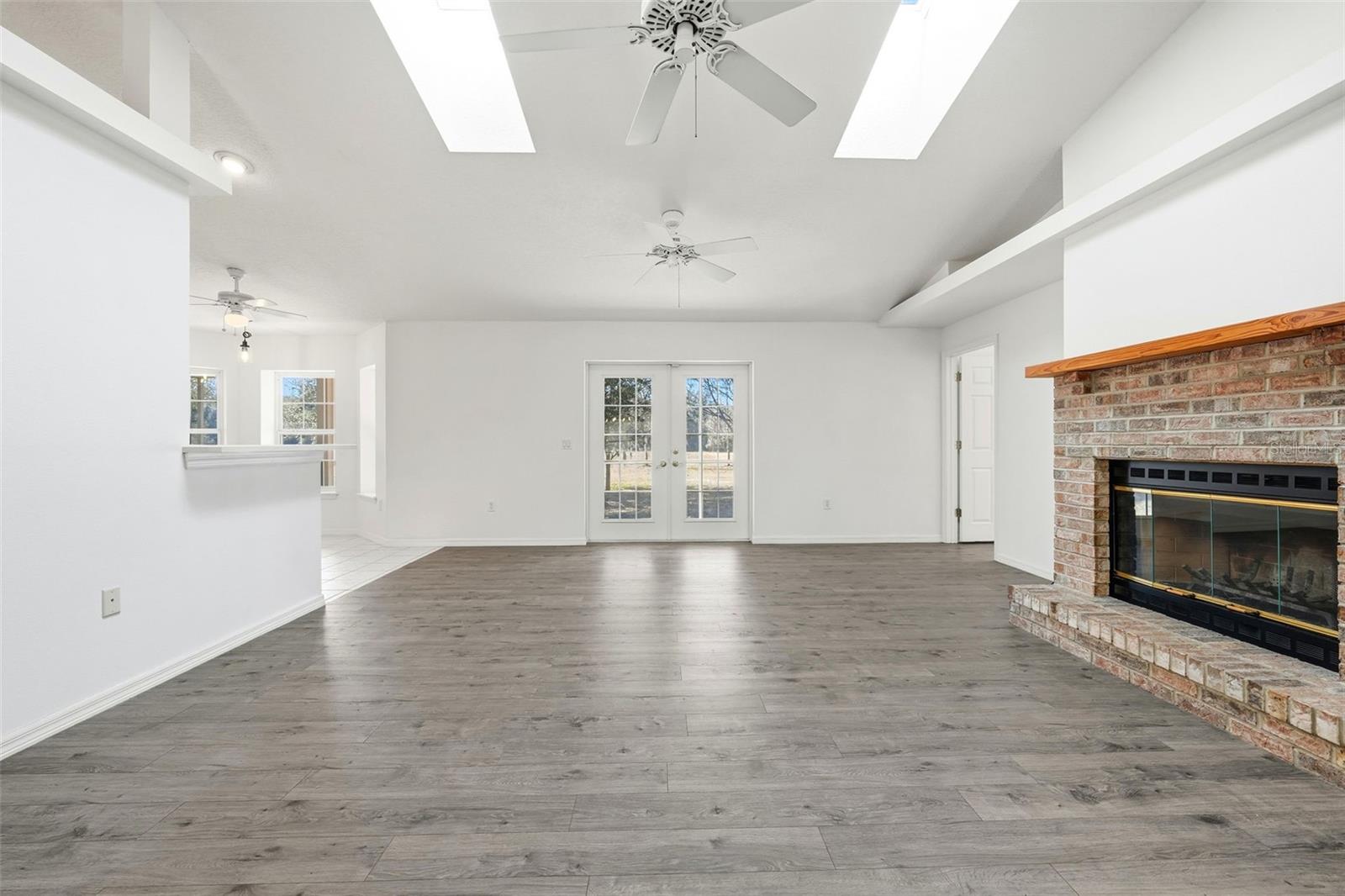 Listing photo id 10 for 36841 Reserve Drive