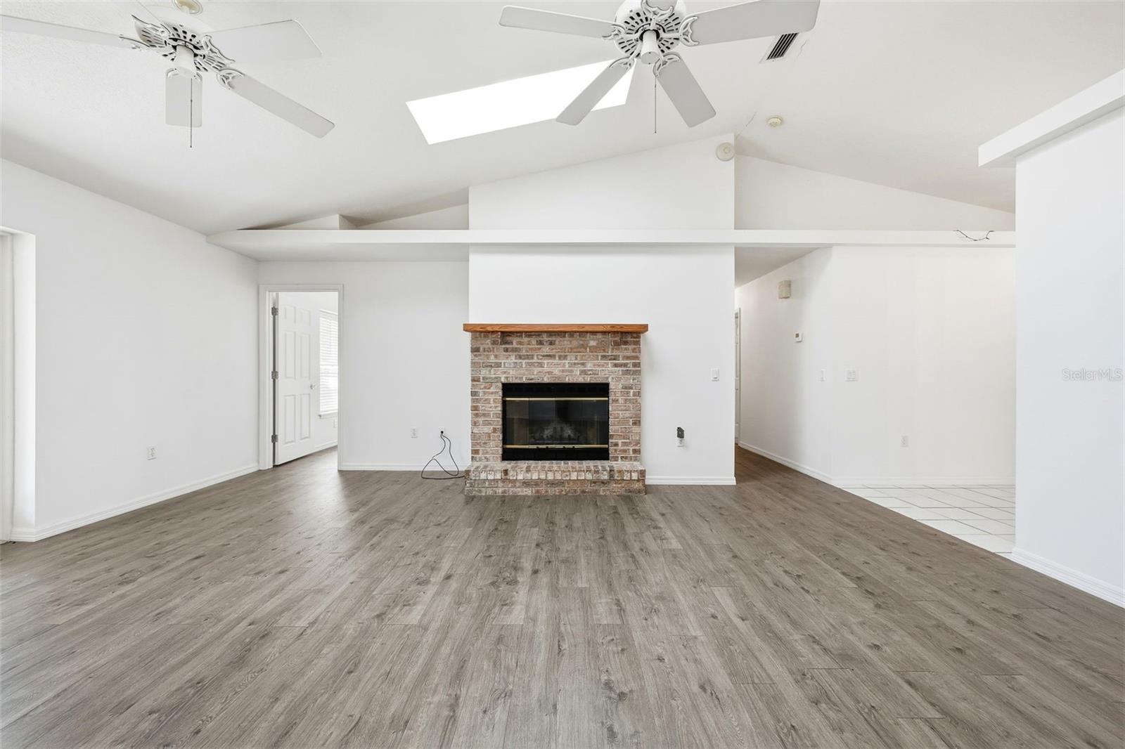 Listing photo id 11 for 36841 Reserve Drive