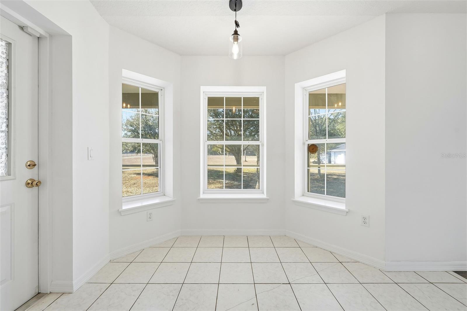 Listing photo id 13 for 36841 Reserve Drive