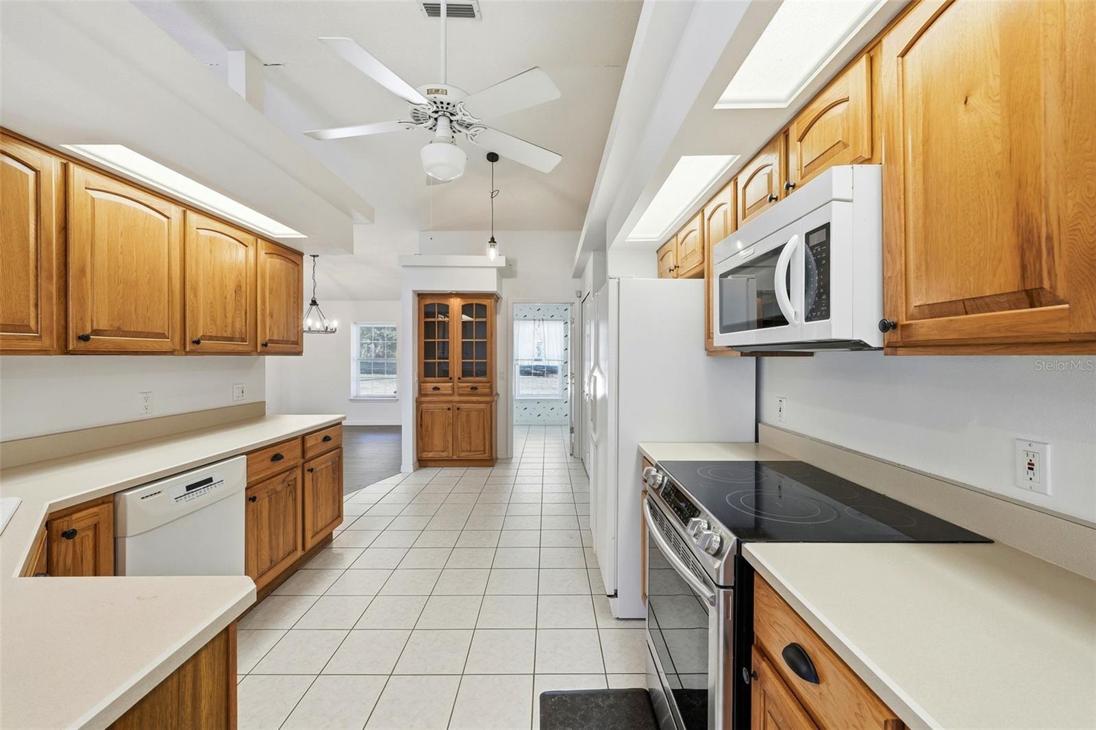 Listing photo id 15 for 36841 Reserve Drive