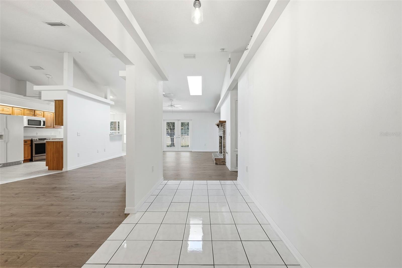 Listing photo id 4 for 36841 Reserve Drive