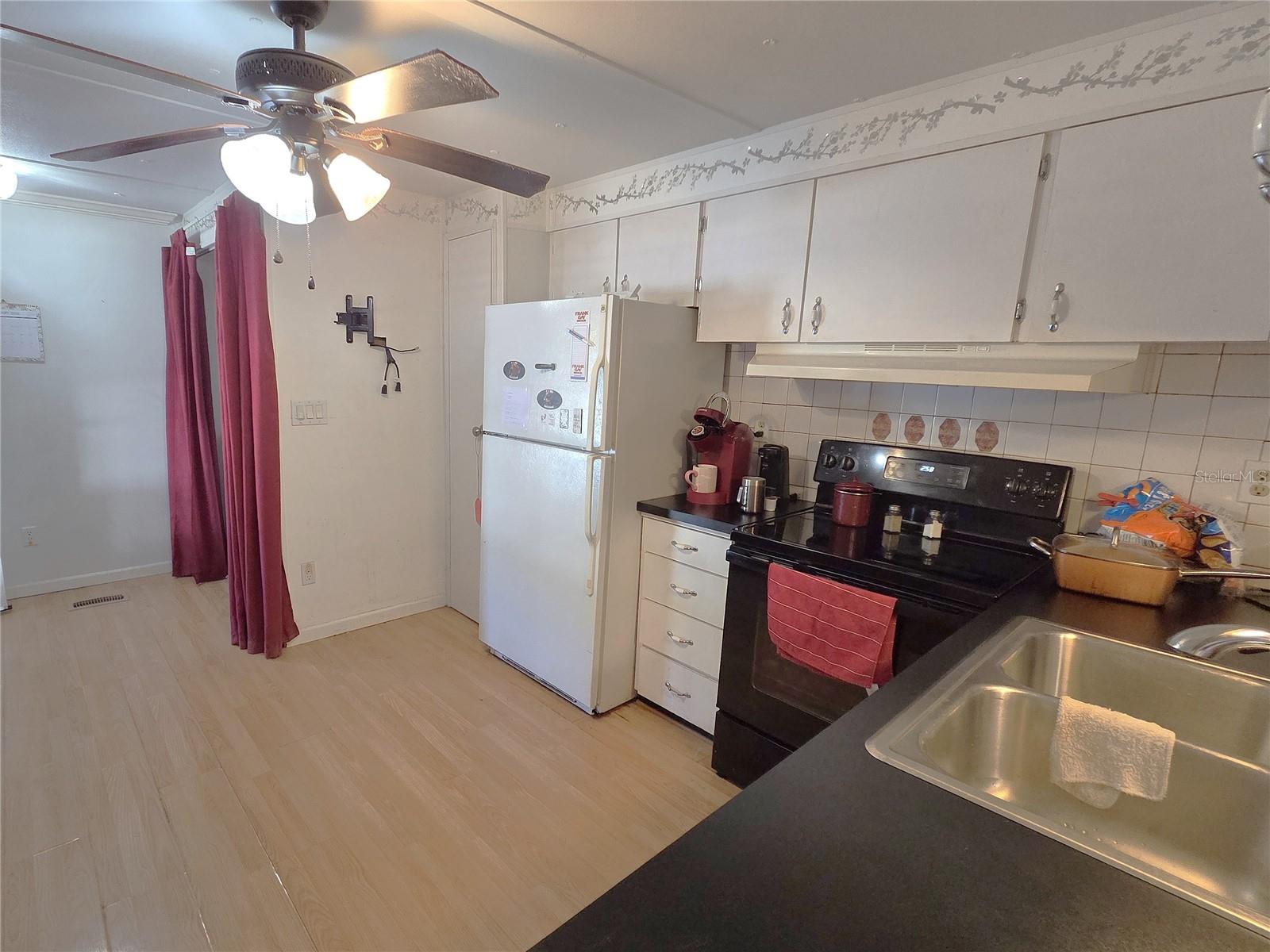 Image 3 of 24 For 480 64th Avenue