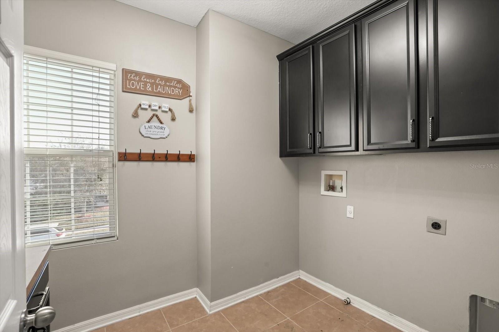 Image 22 of 43 For 3193 Zander Drive