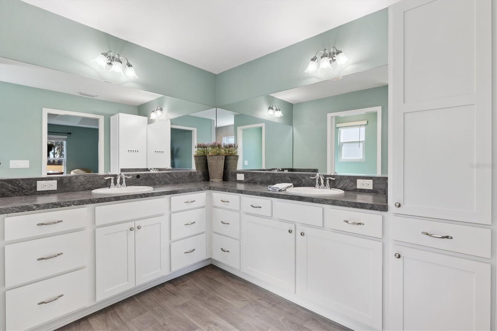 Image 17 of 36 For 11405 Zimmerman Path