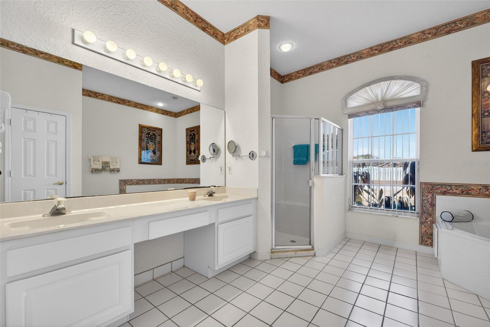 Image 11 of 26 For 365 Via Bianca Drive