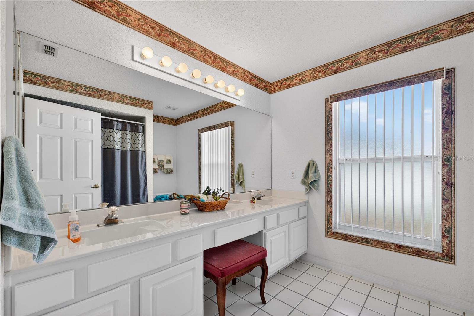 Image 14 of 26 For 365 Via Bianca Drive