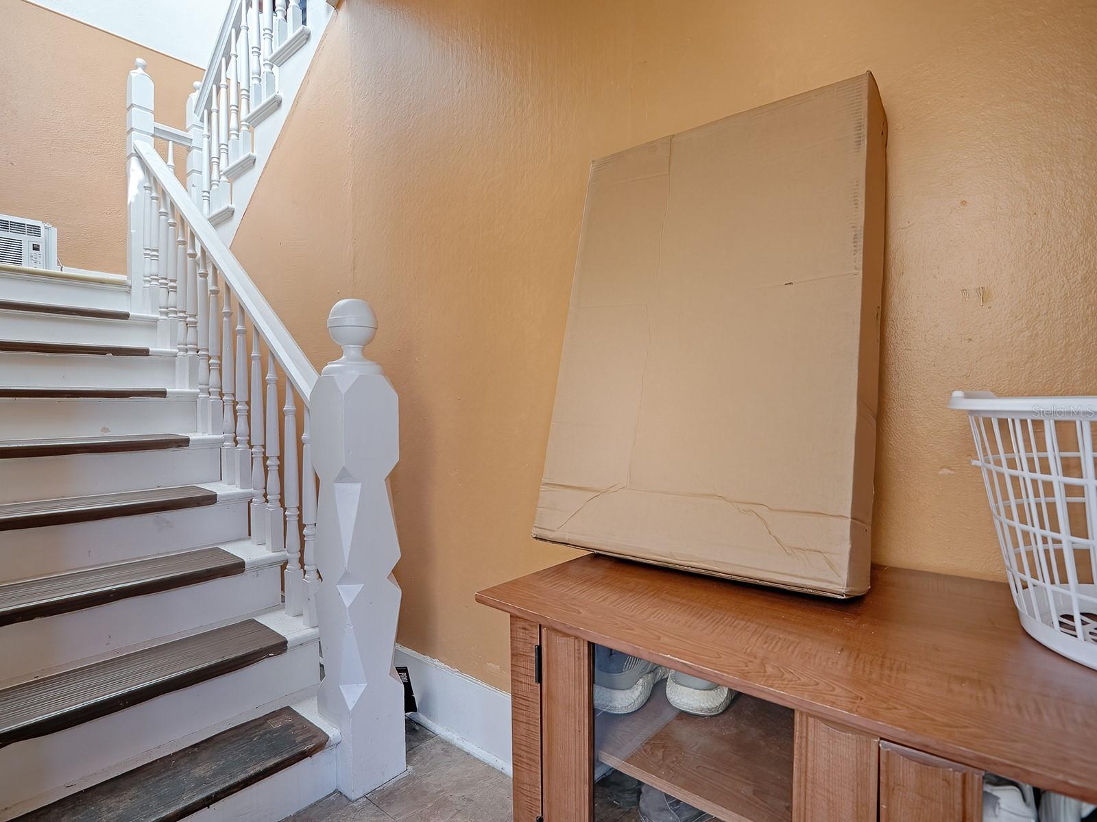 Image 14 of 57 For 422 Citrus Avenue