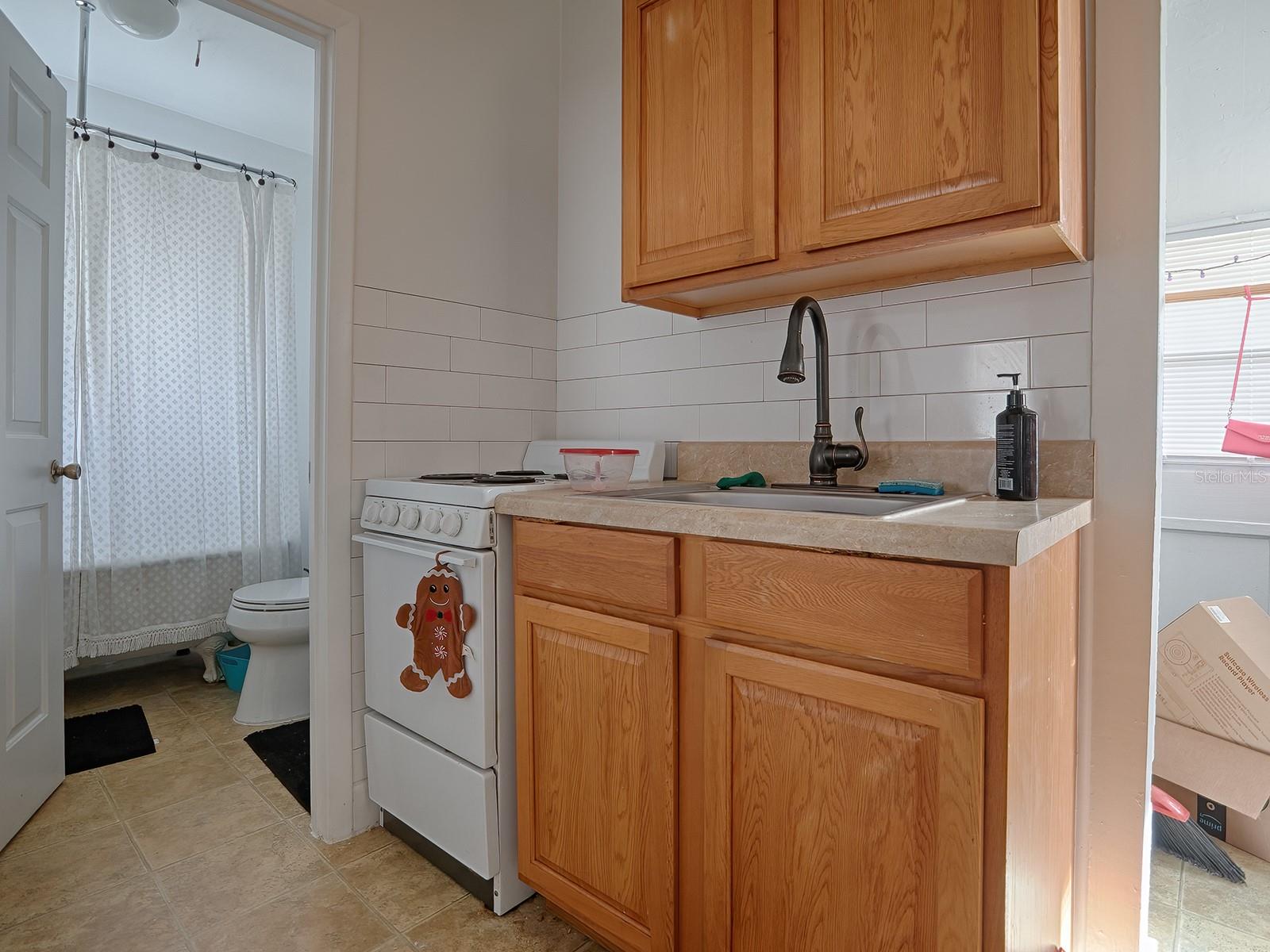 Image 19 of 57 For 422 Citrus Avenue