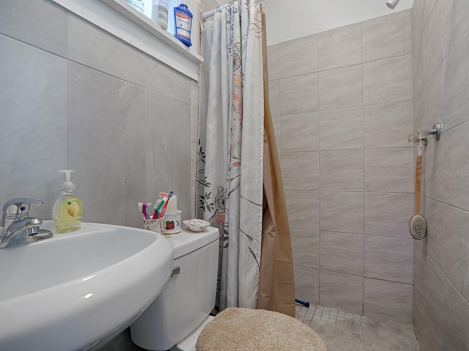 Image 53 of 57 For 422 Citrus Avenue