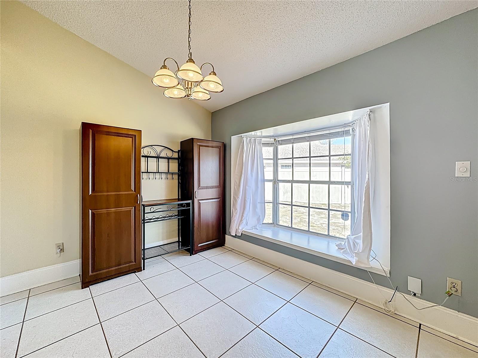 Image 13 of 47 For 3717 Narroline Drive