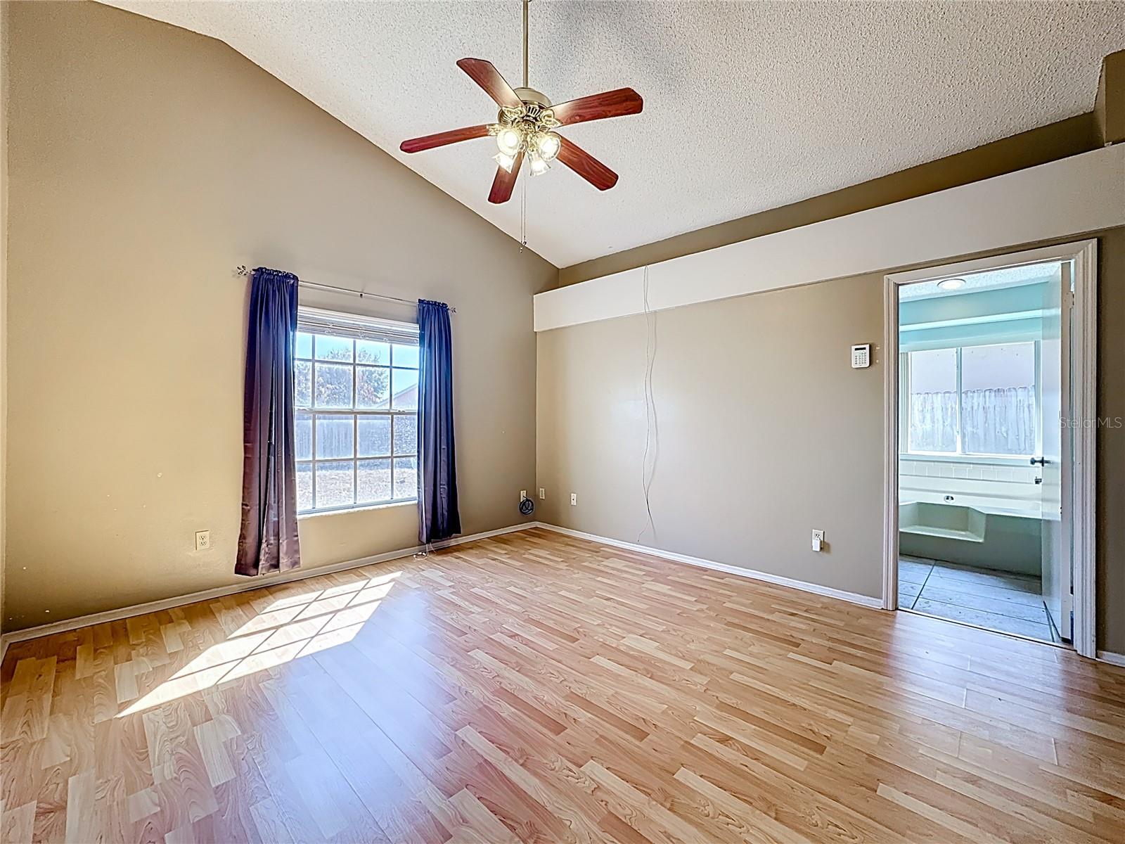 Image 17 of 47 For 3717 Narroline Drive