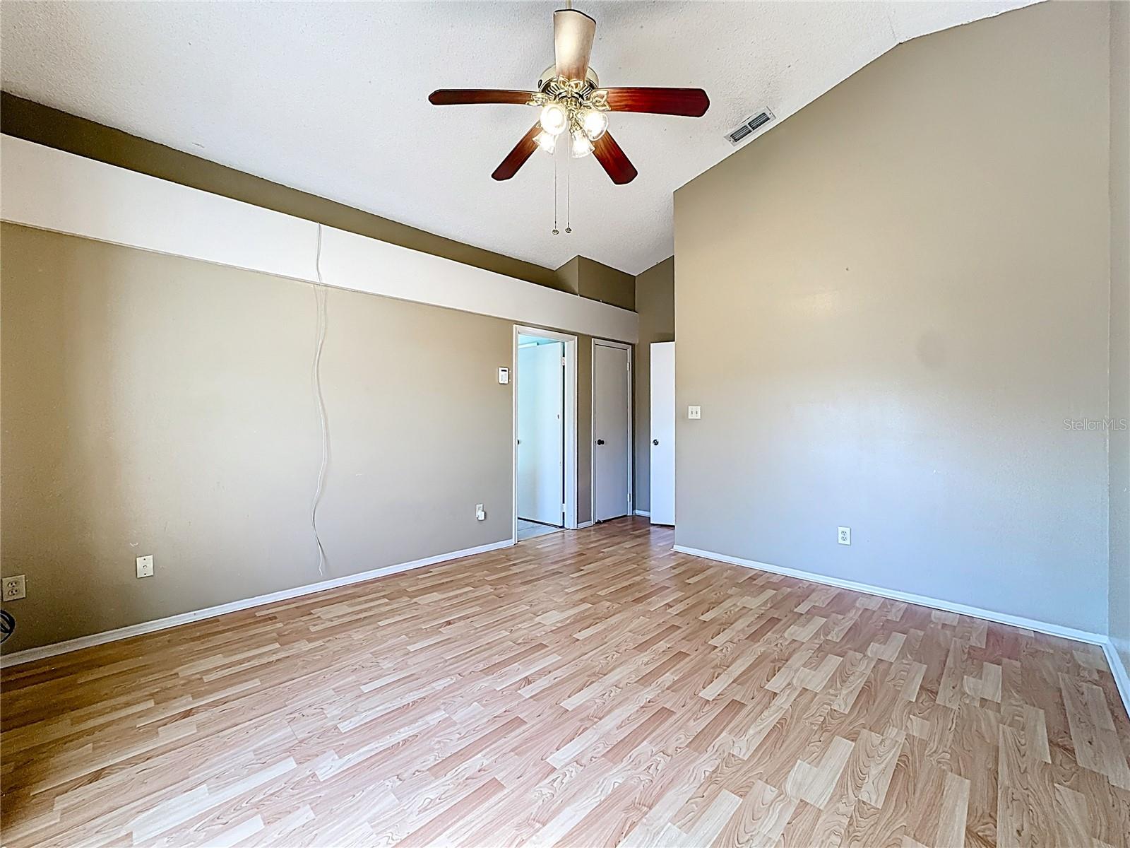 Image 18 of 47 For 3717 Narroline Drive