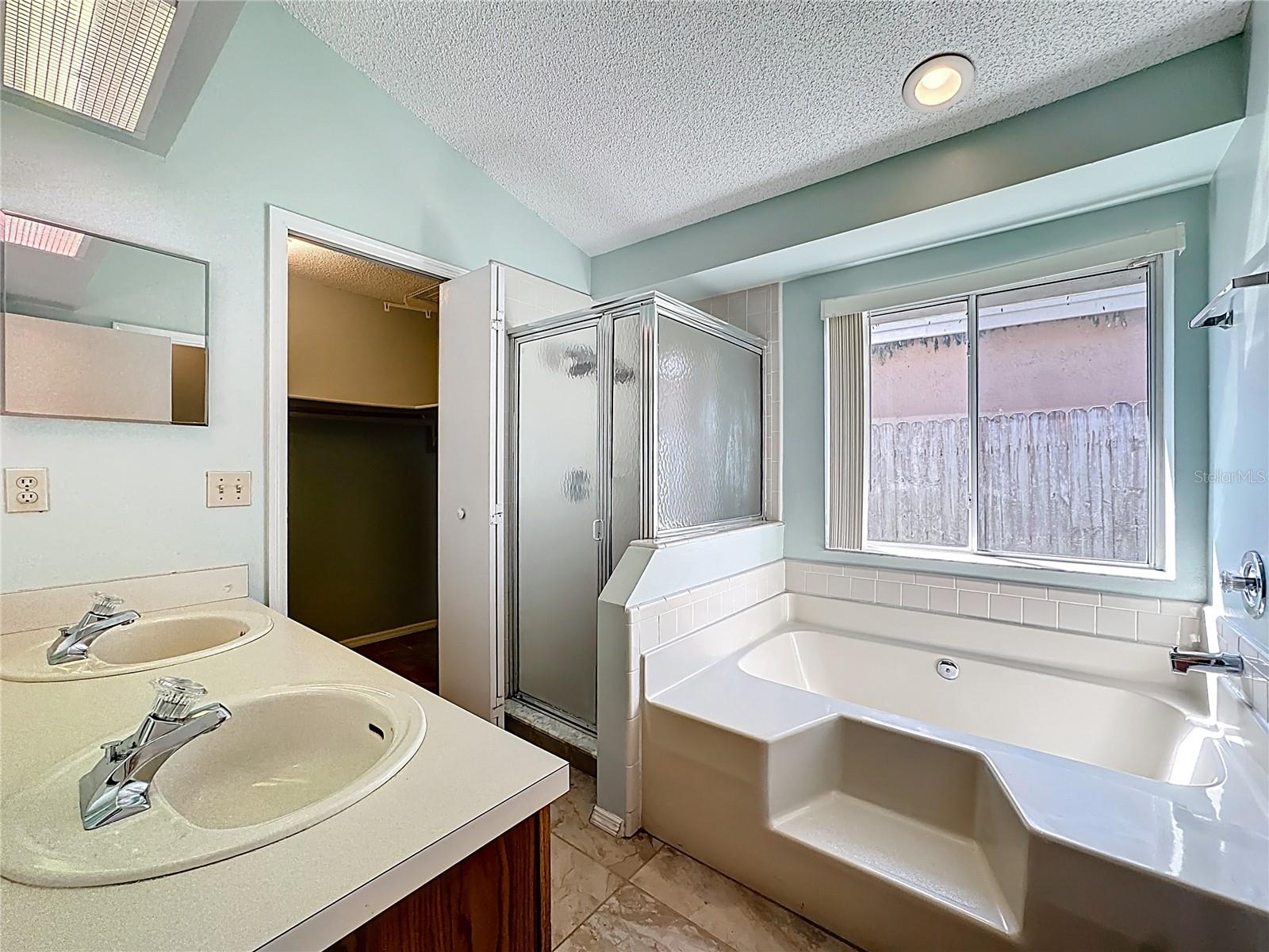 Image 19 of 47 For 3717 Narroline Drive