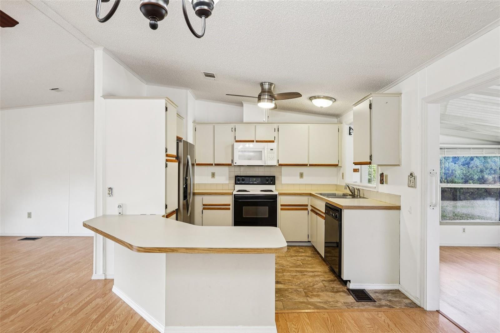 Image 10 of 42 For 1024 Hilltop Road