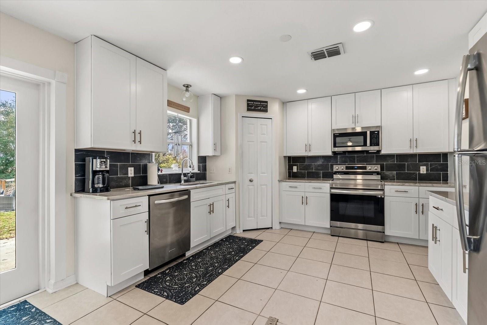 Image 14 of 42 For 1678 Ridgemoor Drive