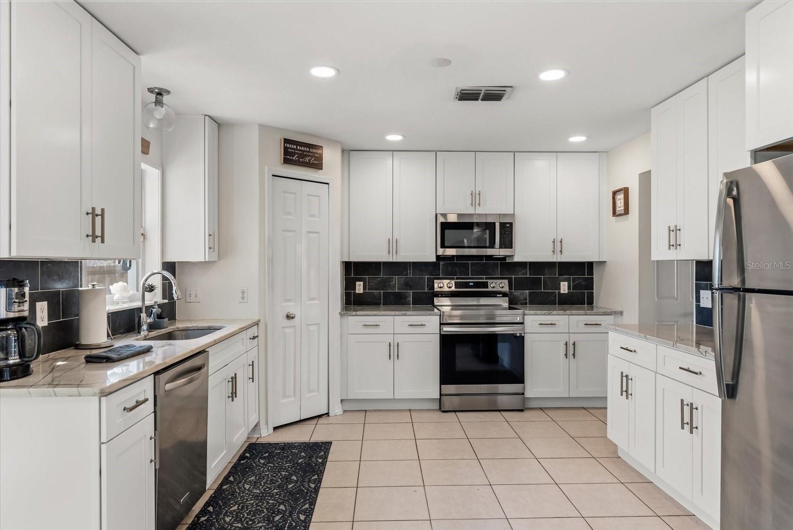 Image 15 of 42 For 1678 Ridgemoor Drive