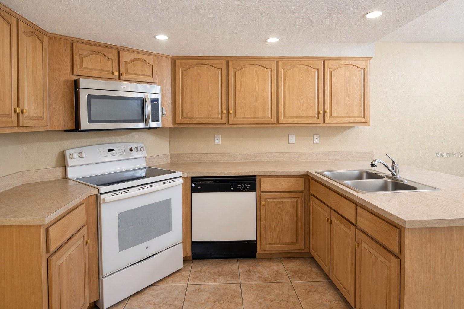 Image 11 of 27 For 1901 Ashley Oaks Court