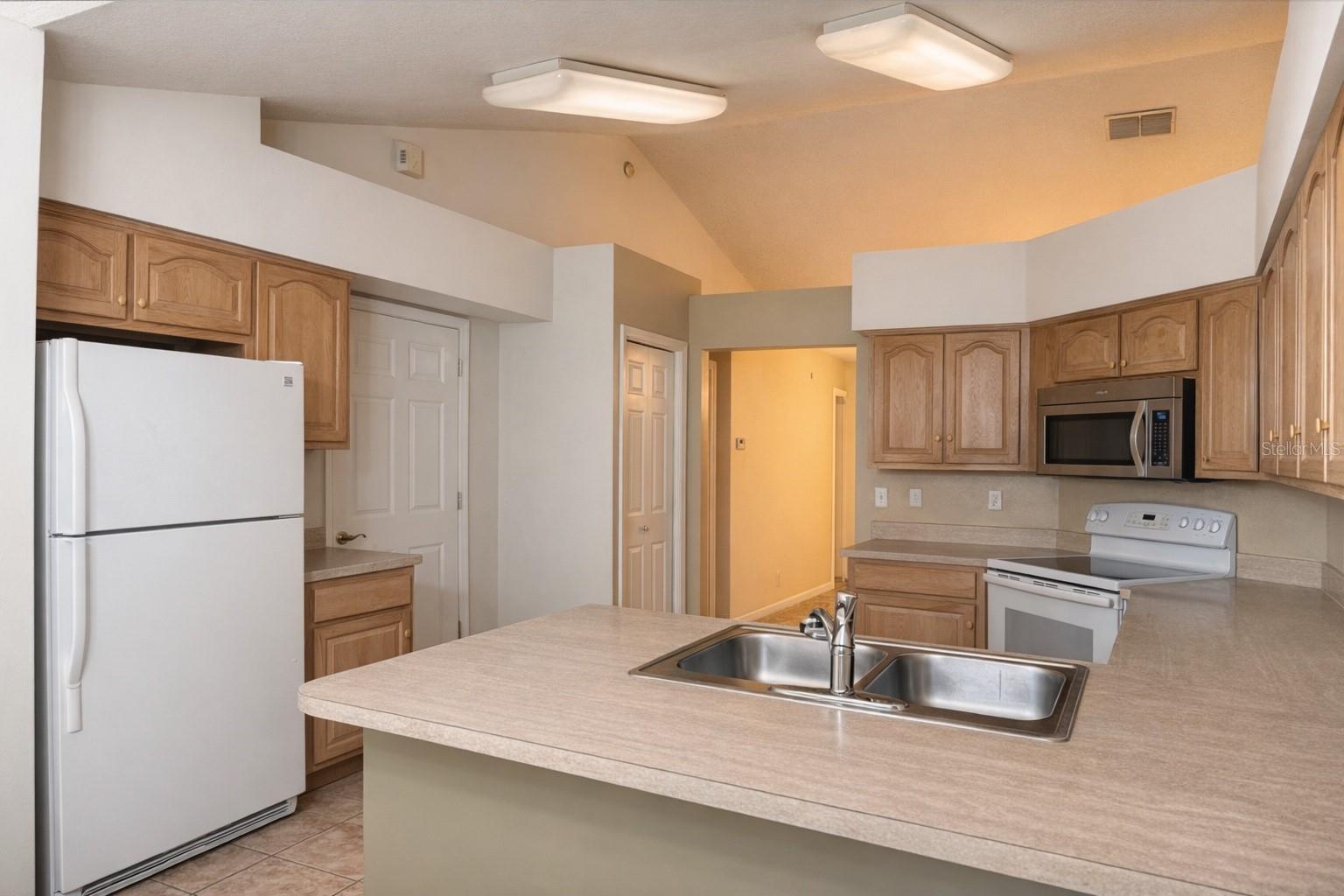 Image 9 of 27 For 1901 Ashley Oaks Court