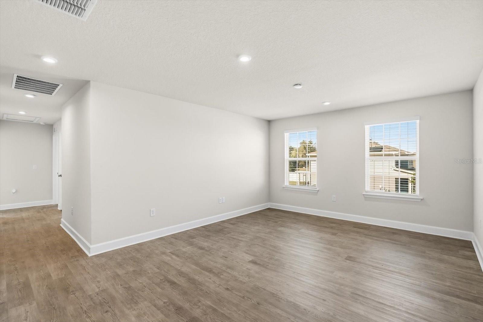 Image 22 of 35 For 1710 Summer Rose Drive