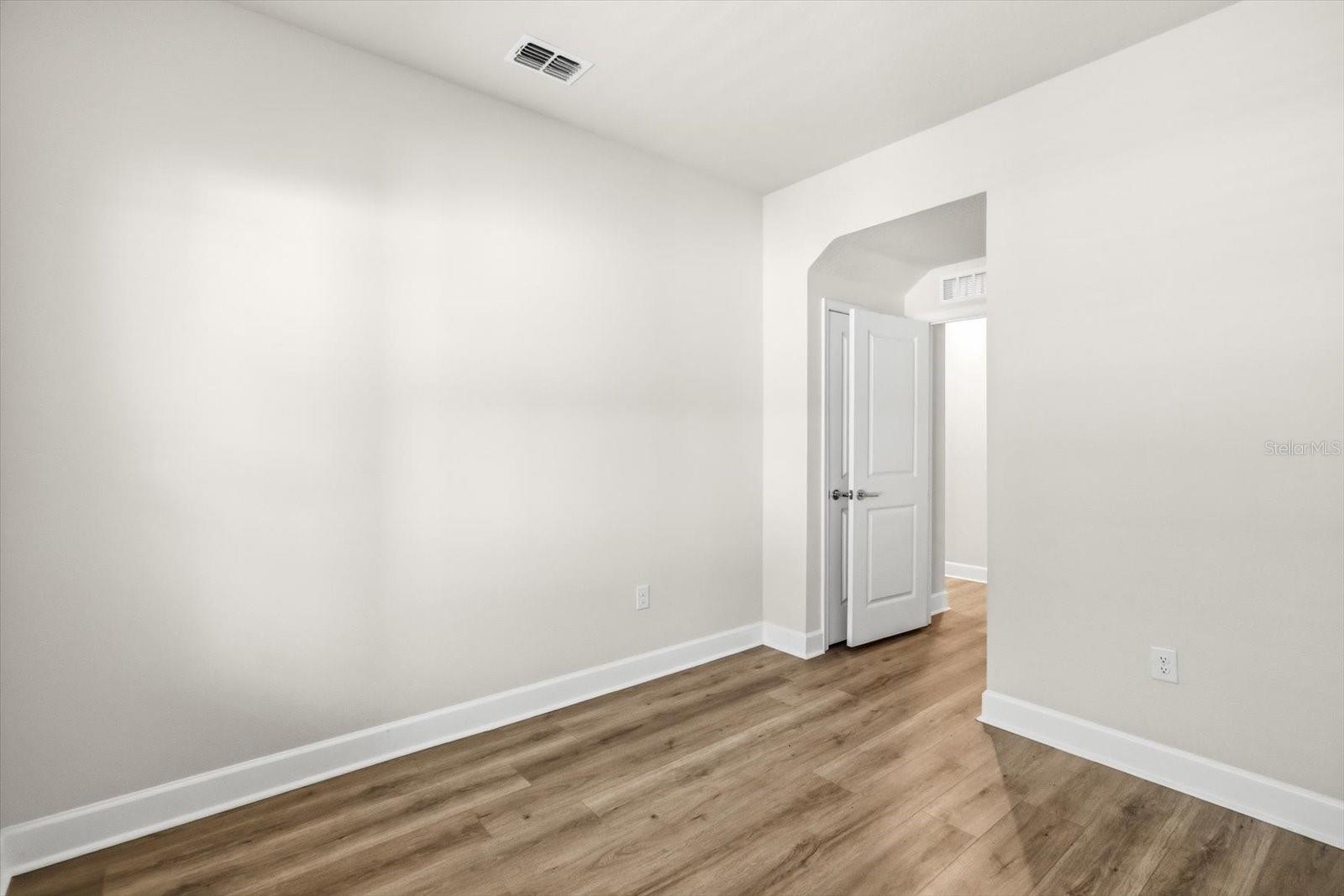 Image 23 of 35 For 1710 Summer Rose Drive