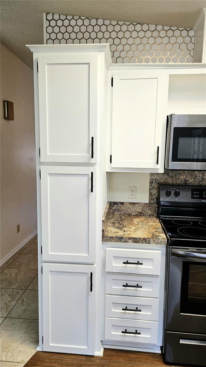 Image 10 of 30 For 933 Oleander Street