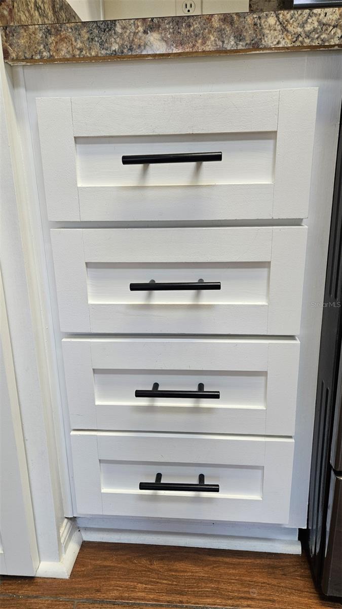 Image 12 of 30 For 933 Oleander Street