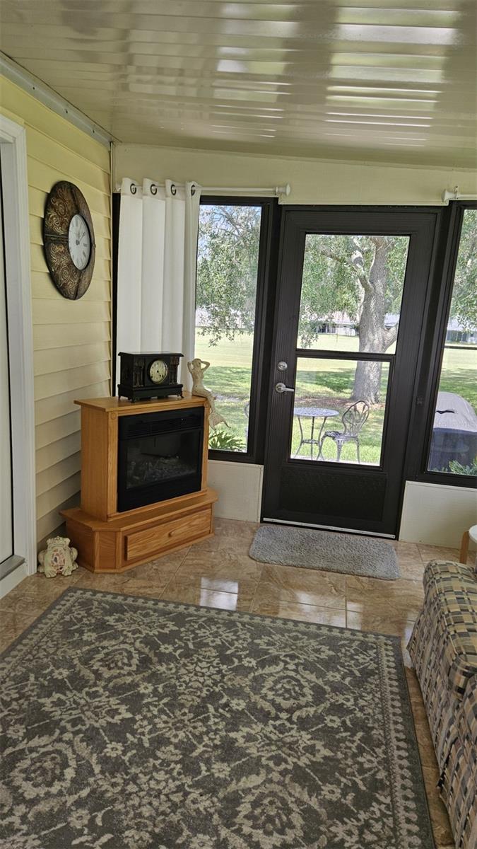 Image 17 of 30 For 933 Oleander Street