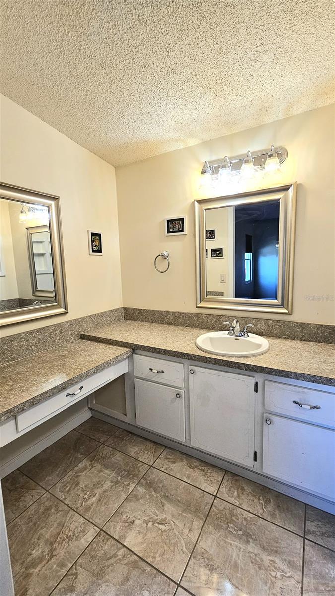 Image 25 of 30 For 933 Oleander Street