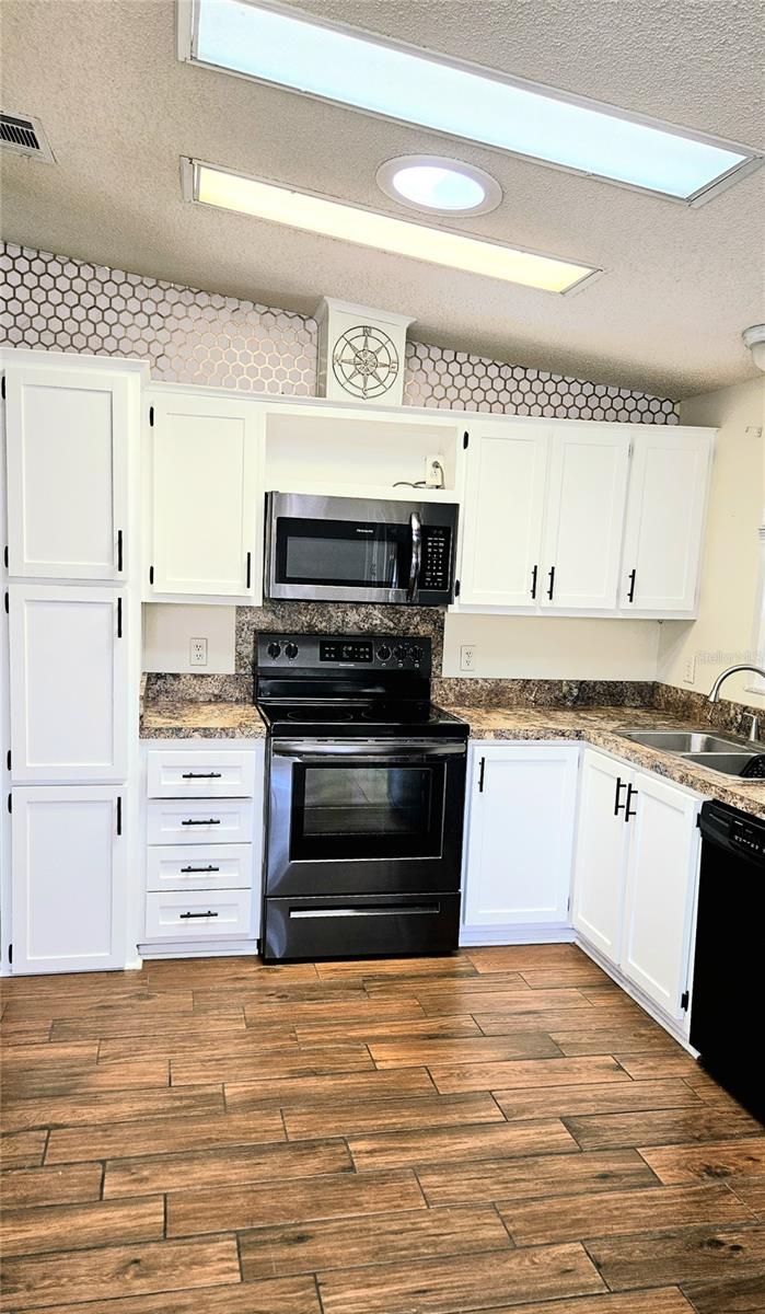 Image 8 of 30 For 933 Oleander Street