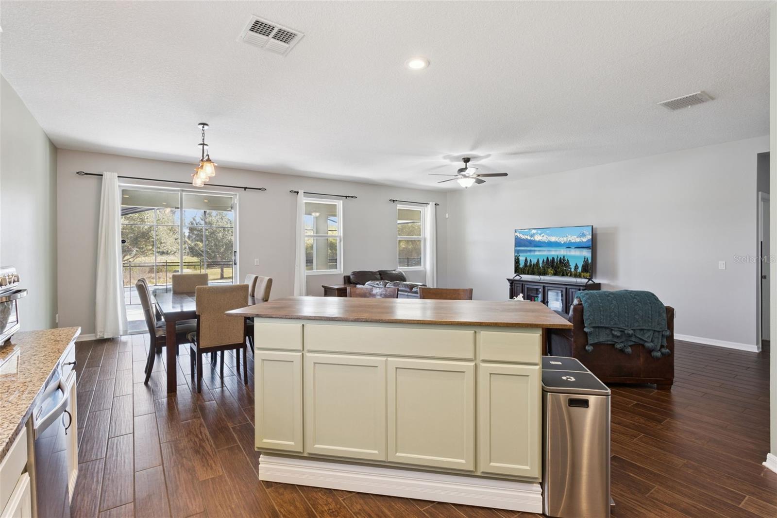 Image 10 of 50 For 2400 Artist Point Court