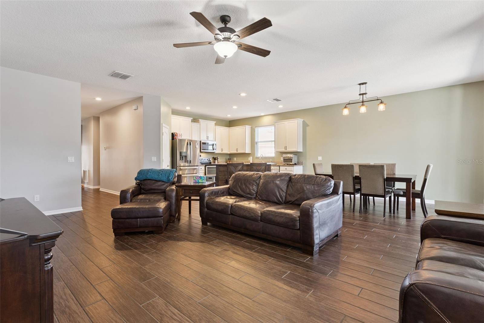 Image 5 of 50 For 2400 Artist Point Court