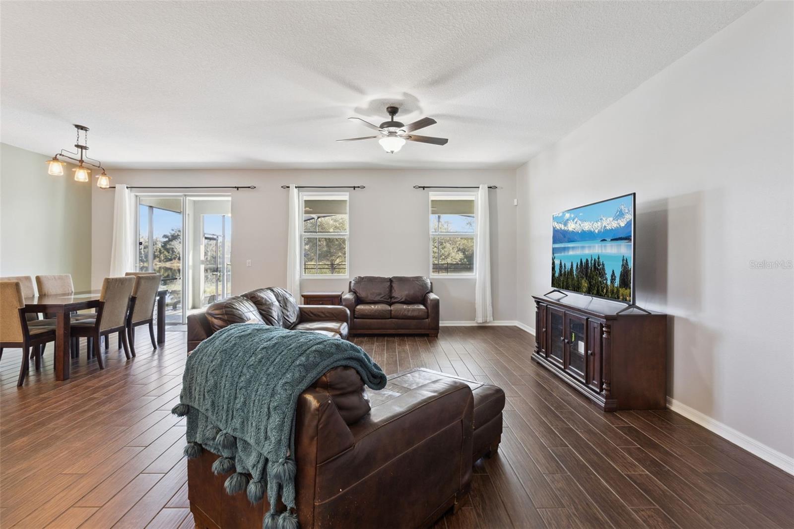 Image 6 of 50 For 2400 Artist Point Court