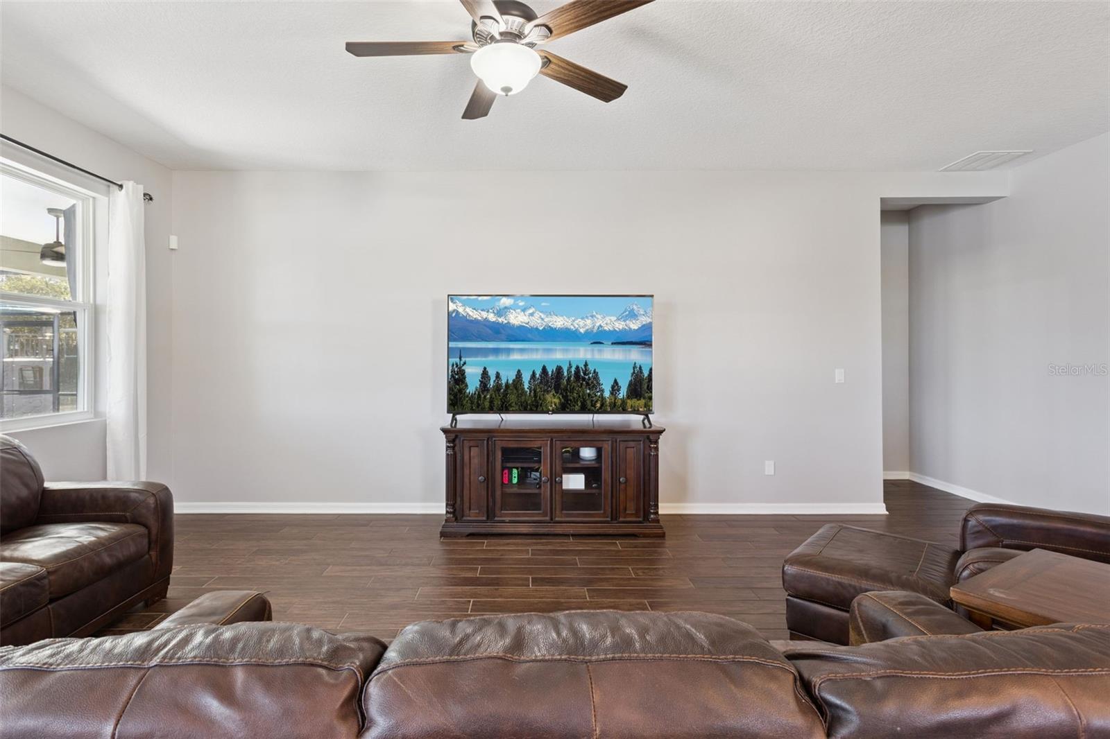 Image 8 of 50 For 2400 Artist Point Court