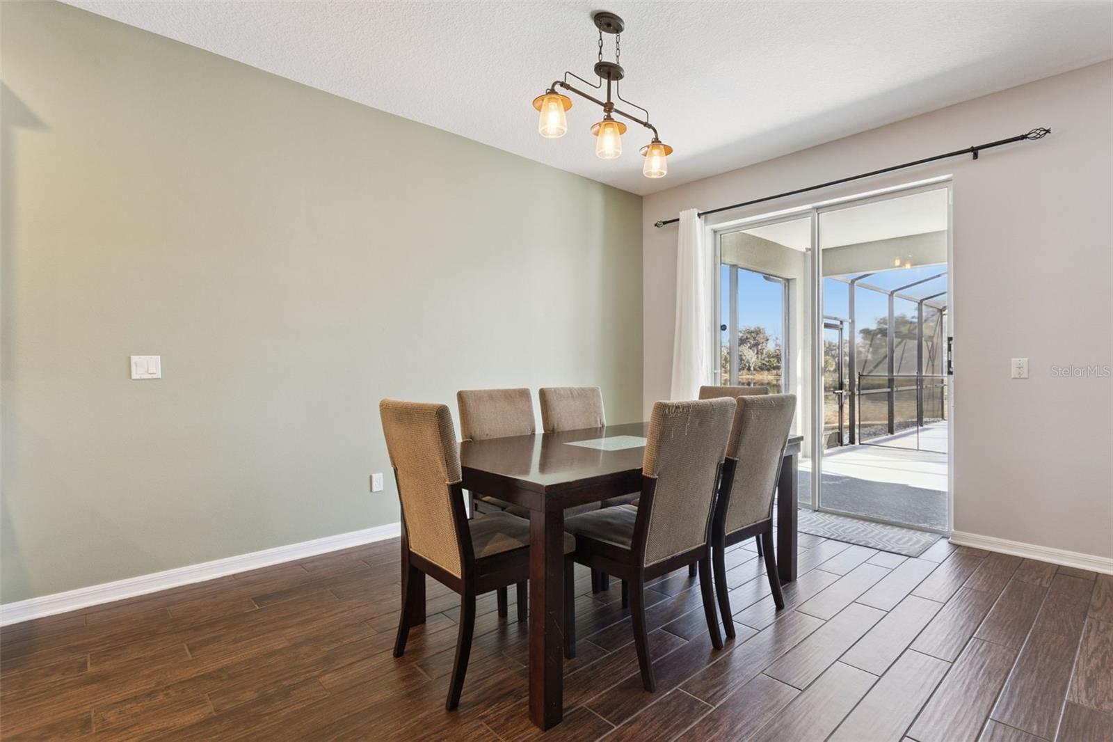 Image 9 of 50 For 2400 Artist Point Court