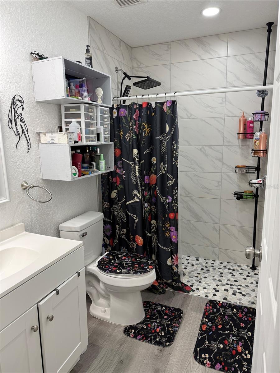 Image 4 of 10 For 428 Four Seasons Avenue