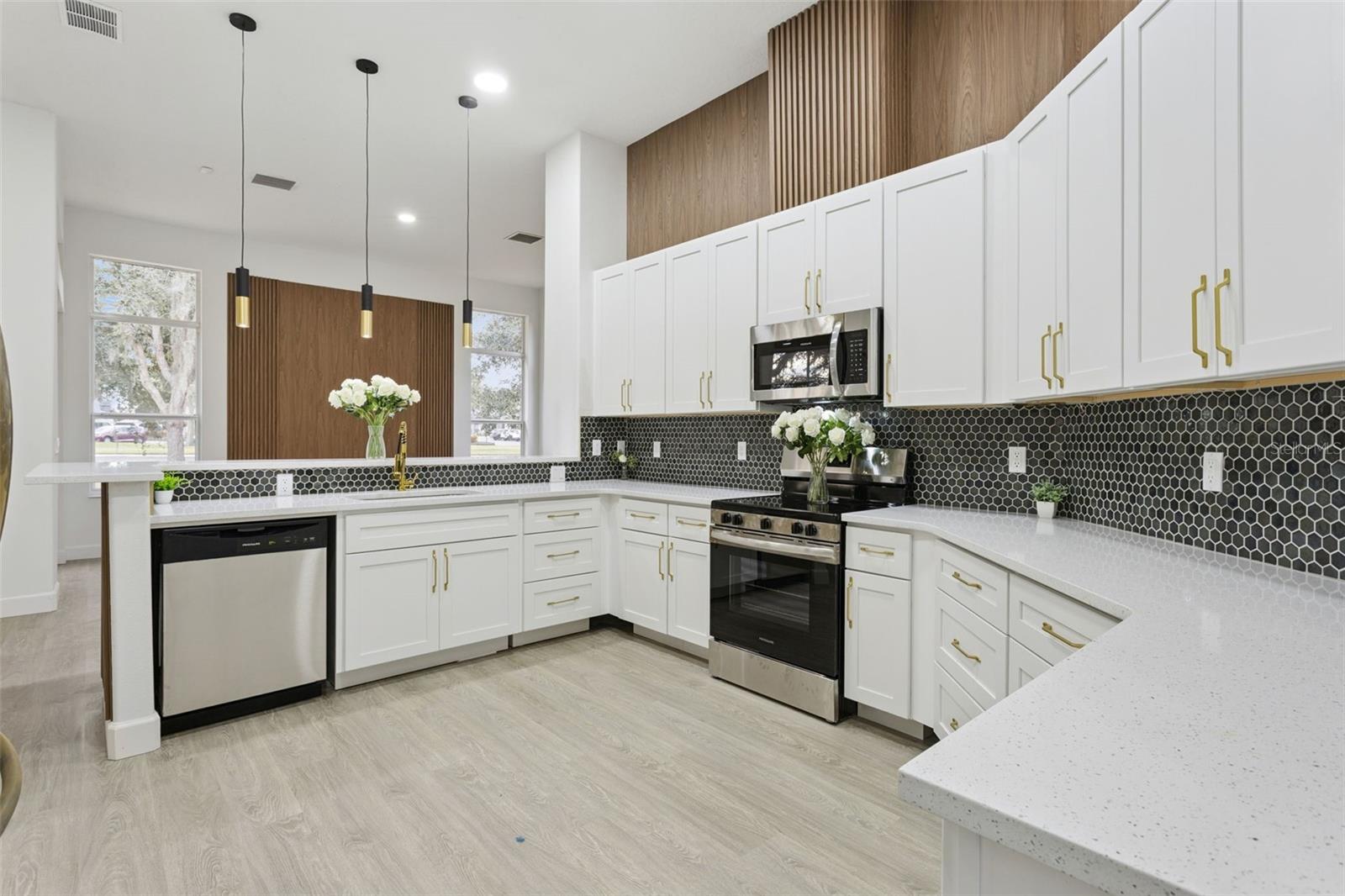 Image 16 of 94 For 5352 Treasure View Way