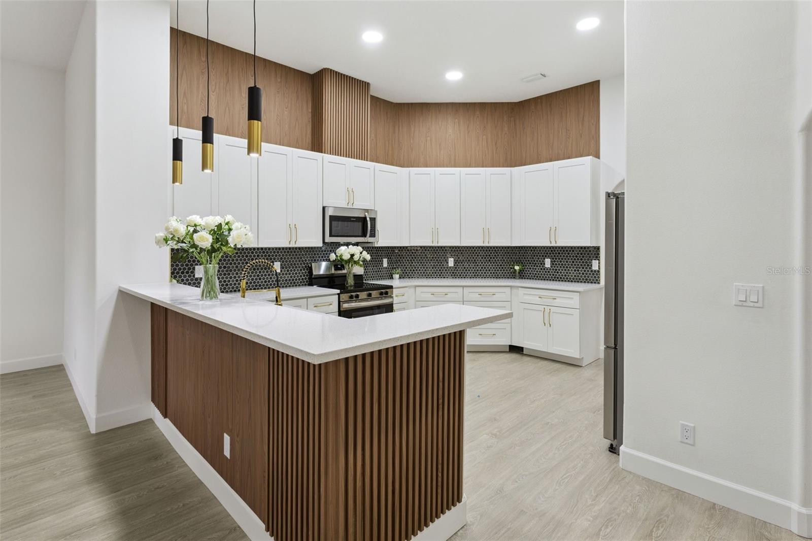 Image 17 of 94 For 5352 Treasure View Way