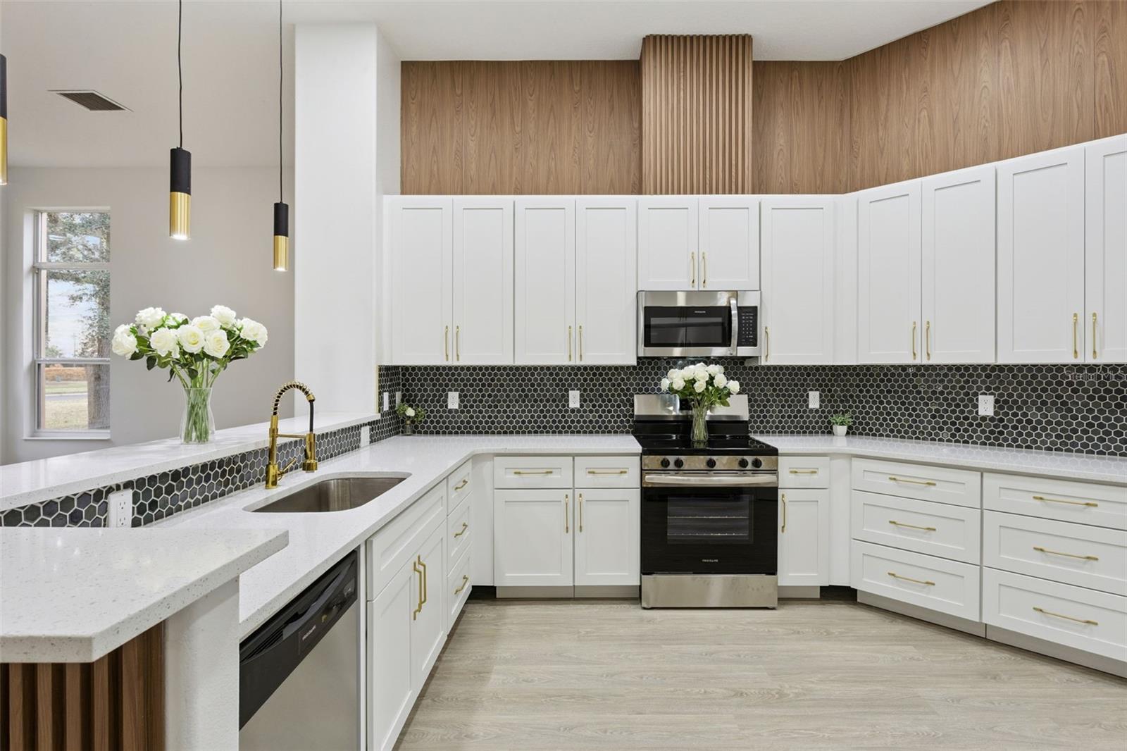 Image 18 of 94 For 5352 Treasure View Way