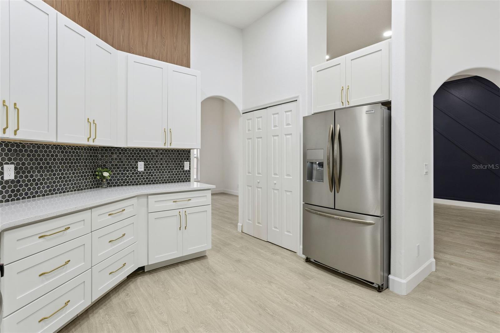 Image 19 of 94 For 5352 Treasure View Way