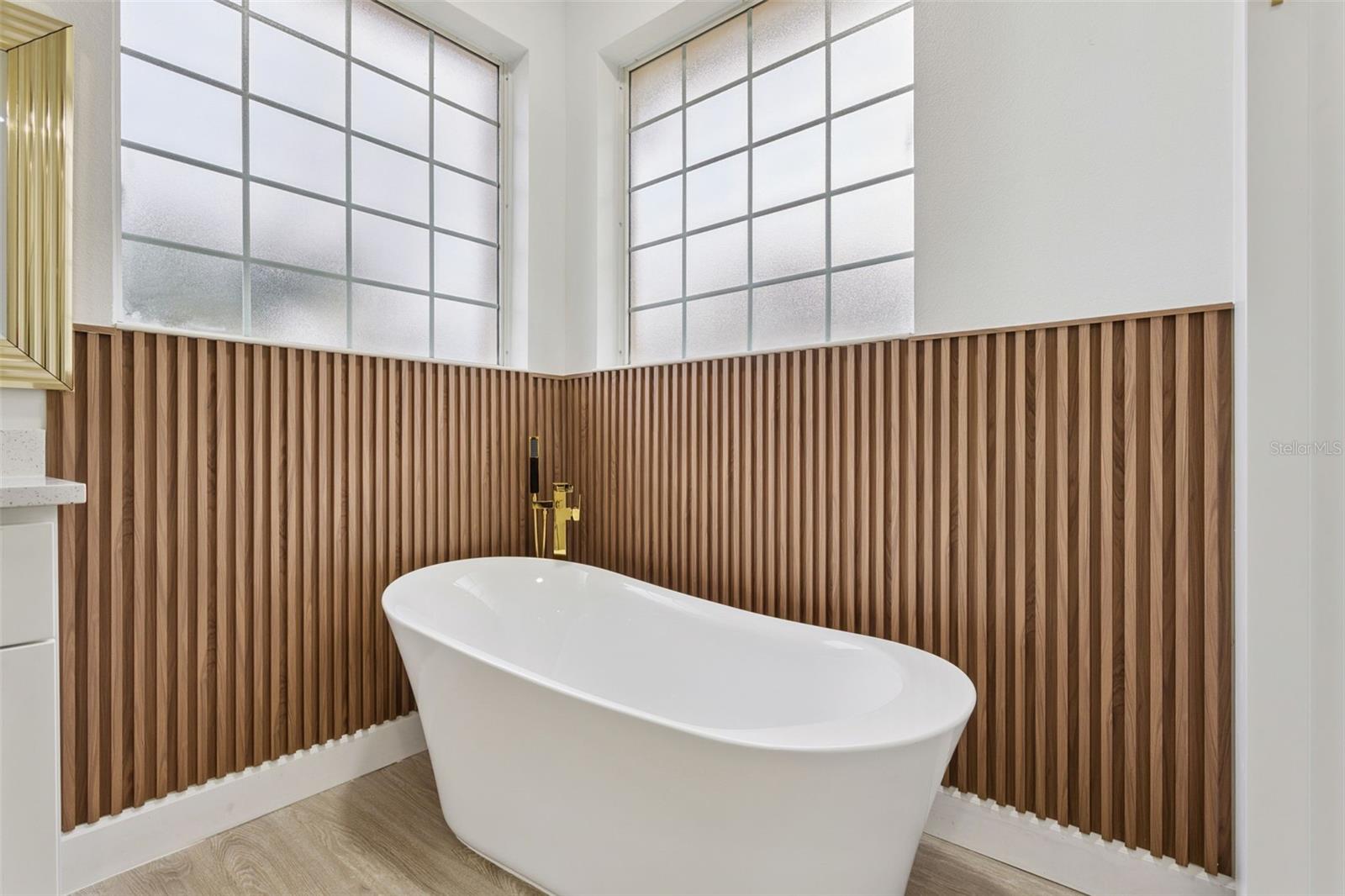 Image 25 of 94 For 5352 Treasure View Way